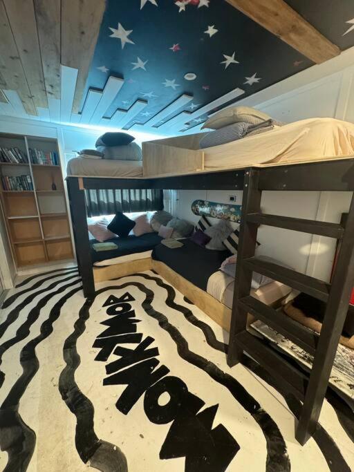 Electric Waihi Beach House - Family & Dog Friendly, Close To Beach, Pool Table, Outdoor Fire Room, Skate Ramp Bowentown エクステリア 写真