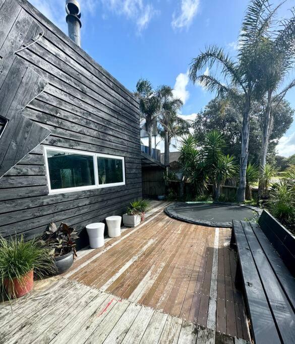 Electric Waihi Beach House - Family & Dog Friendly, Close To Beach, Pool Table, Outdoor Fire Room, Skate Ramp Bowentown エクステリア 写真