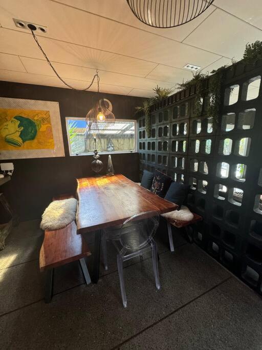Electric Waihi Beach House - Family & Dog Friendly, Close To Beach, Pool Table, Outdoor Fire Room, Skate Ramp Bowentown エクステリア 写真